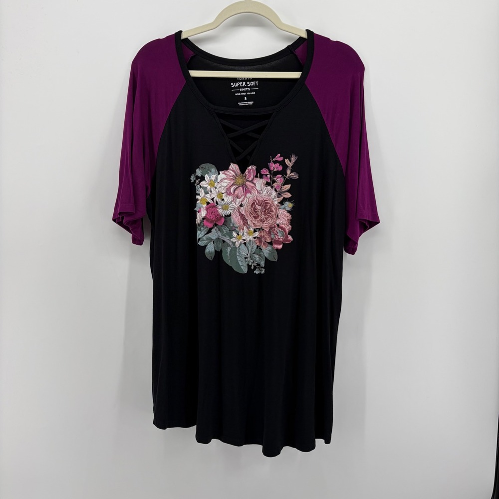 Torrid Womens 3 Black Purple Floral Raglan Tee Strappy Lattice Neck Top